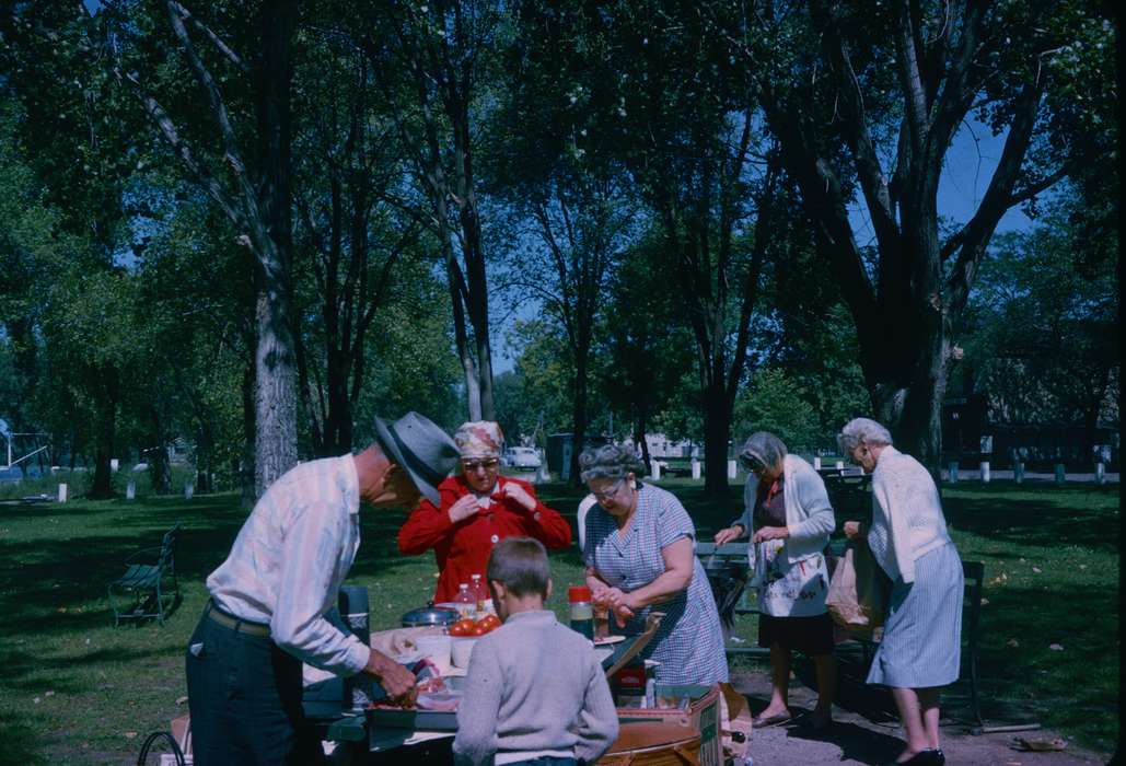 Food and Meals, Iowa, Harken, Nichole, history of Iowa, picnic, Leisure, Iowa History