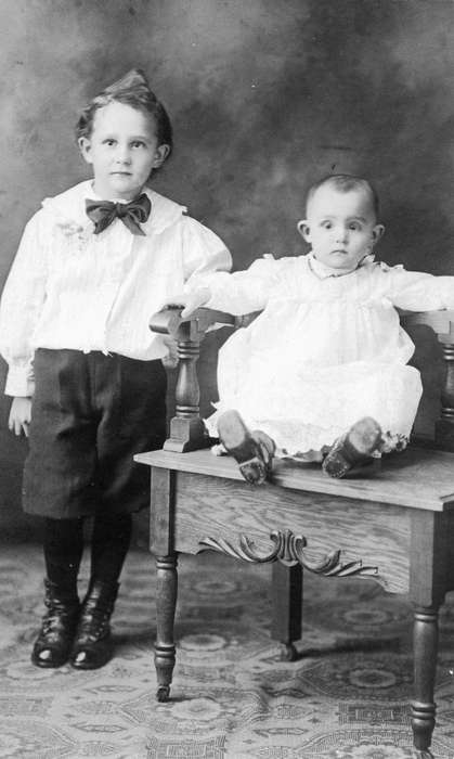Portraits - Group, Cedar Falls, IA, history of Iowa, Iowa History, Walker, Erik, Iowa, sibling, Children
