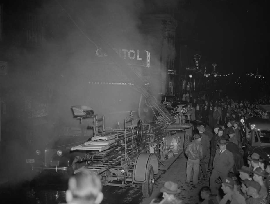 fire engine, Ottumwa, IA, movie theater, history of Iowa, Lemberger, LeAnn, Main Streets & Town Squares, crowd, Iowa, Cities and Towns, fire, Businesses and Factories, firefighter, Iowa History