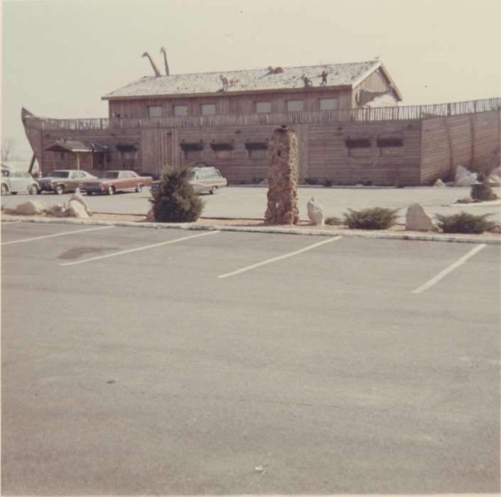 Travel, Leisure, Vaughn, Cindy, history of Iowa, Iowa History, San Diego, CA, Businesses and Factories, parking lot, Iowa, Cities and Towns, Food and Meals, noah's ark