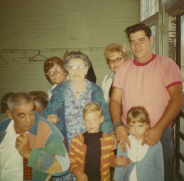 Iowa History, kids, Children, Iowa, adults, history of Iowa, Portraits - Group, Families, USA, Spilman, Jessie Cudworth, grandma