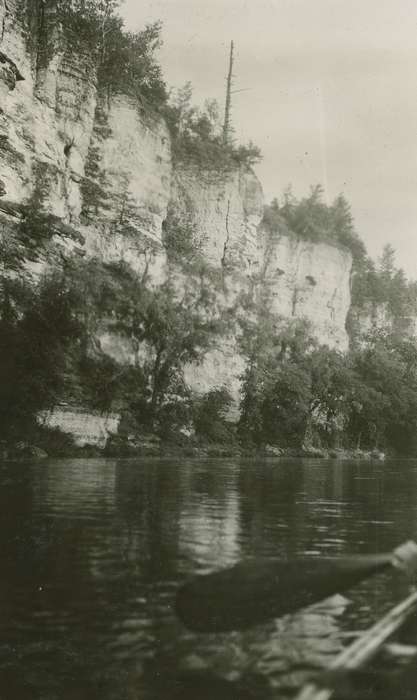 history of Iowa, Iowa History, Decorah, IA, upper iowa river, Lakes, Rivers, and Streams, Iowa, Outdoor Recreation, McMurray, Doug, bluff, oar