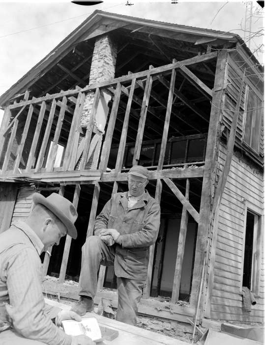 destruction, history of Iowa, Iowa History, Lemberger, LeAnn, Businesses and Factories, Eldon, IA, Iowa, Cities and Towns, chimney, hat, hotel