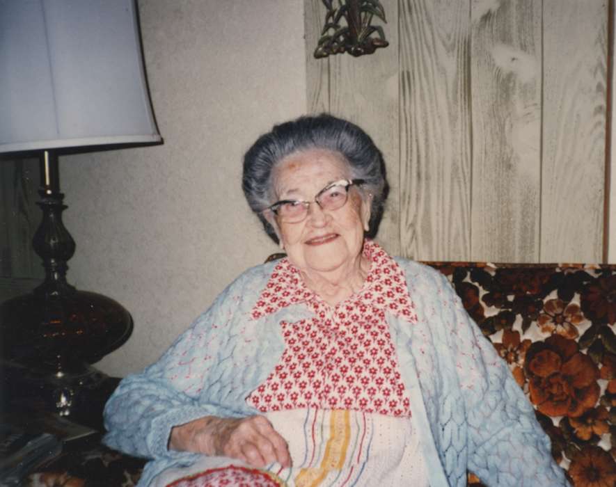 glasses, old woman, grandmother, Portraits - Individual, Iowa History, Iowa, floral, USA, grandma, Homes, history of Iowa, Spilman, Jessie Cudworth