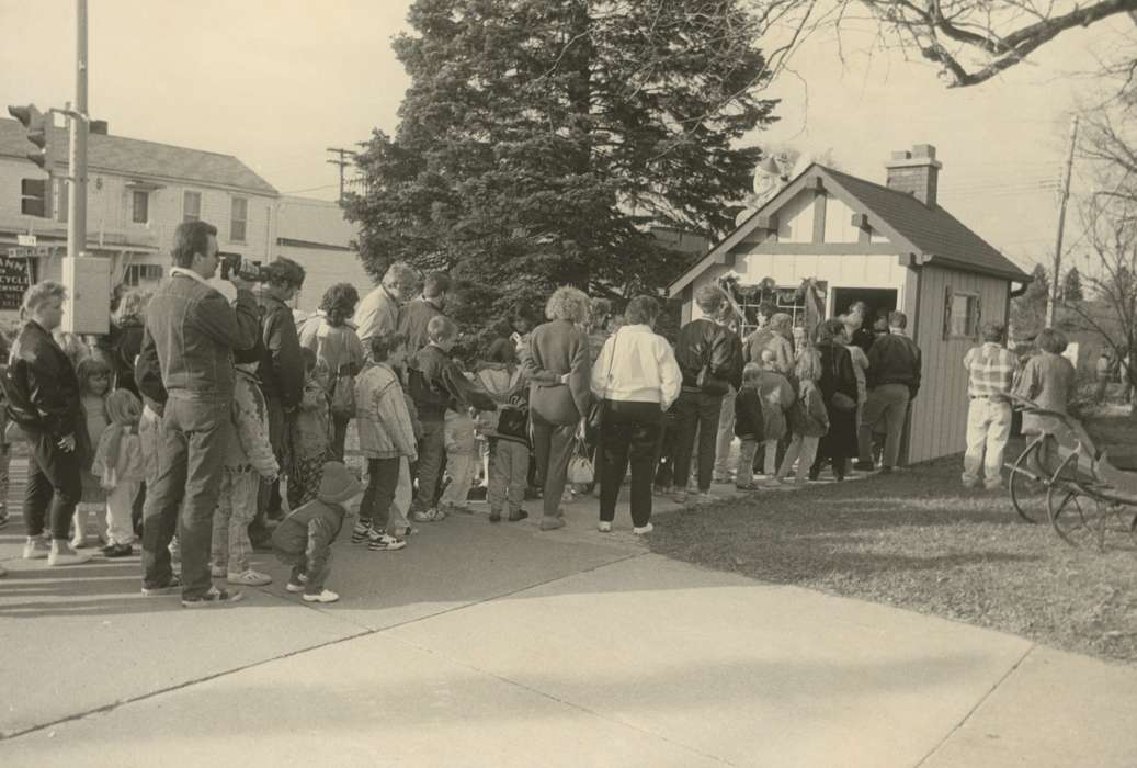 Children, history of Iowa, Entertainment, Waverly Public Library, Waverly, IA, Main Streets & Town Squares, Holidays, Iowa, Families, santa, formation line, Iowa History, correct date needed, christmas