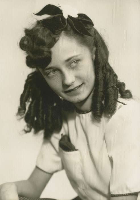 ringlets, Iowa, Fink-Bowman, Janna, bow, hairstyle, West Union, IA, Portraits - Individual, history of Iowa, Iowa History