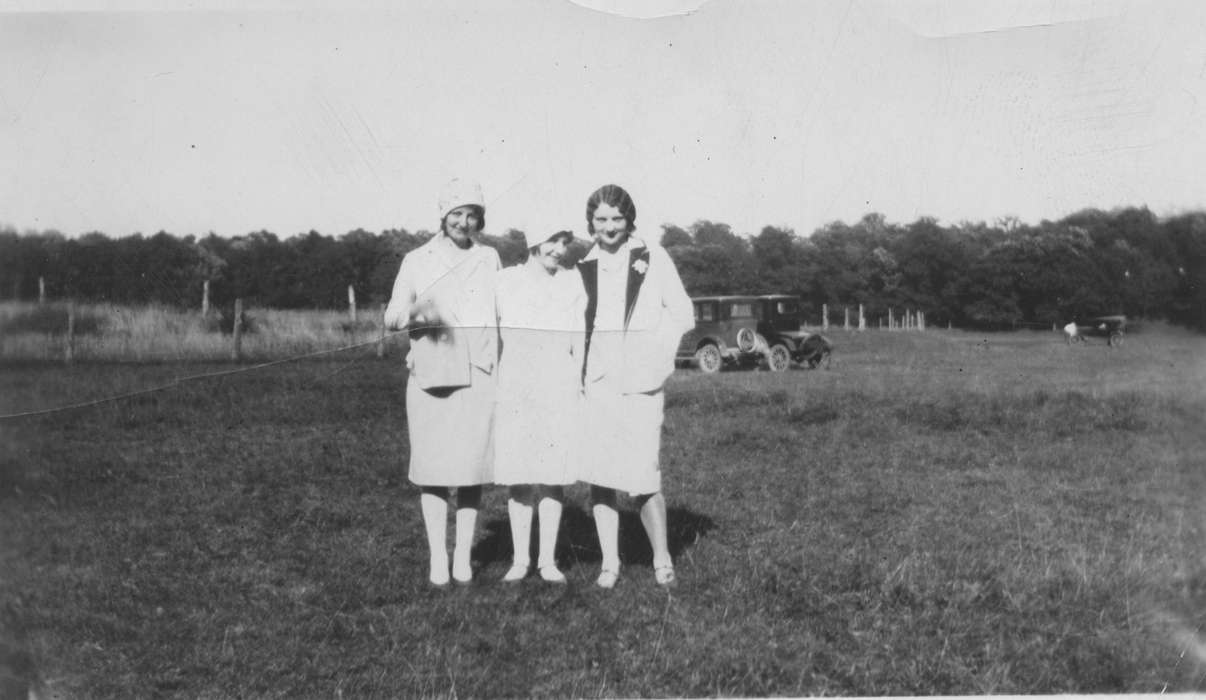 Portraits - Group, Iowa, Lonneman, Stacey, Ashton, IA, Families, sisters, car, Farms, history of Iowa, Motorized Vehicles, Iowa History