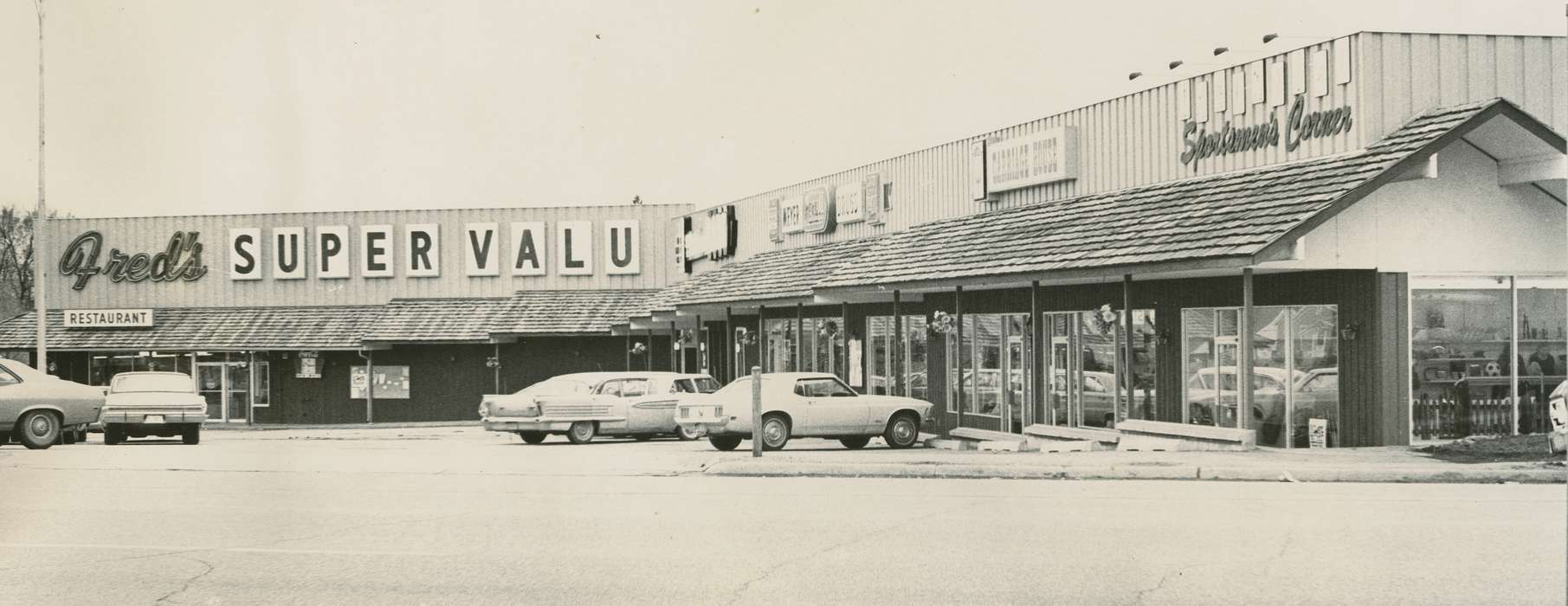 history of Iowa, Businesses and Factories, Waverly, IA, Waverly Public Library, Iowa, Motorized Vehicles, parking lot, Iowa History, correct date needed