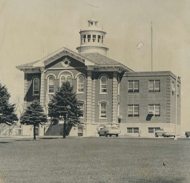 history of Iowa, cars, Iowa History, Motorized Vehicles, brick building, pine trees, courthouse, american flag, Iowa, correct date needed, Waverly Public Library