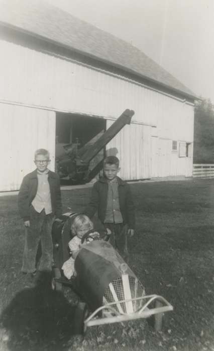 Manley, Dennis, Iowa History, Leisure, Barns, Children, Iowa, history of Iowa, Portraits - Group, soapbox car, Marion, IA