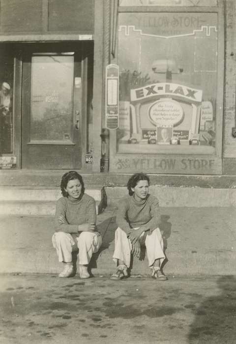 Portraits - Group, Iowa, pharmacy, curb, advertisement, Campopiano Von Klimo, Melinda, Cities and Towns, Businesses and Factories, St. Louis, MO, history of Iowa, Iowa History