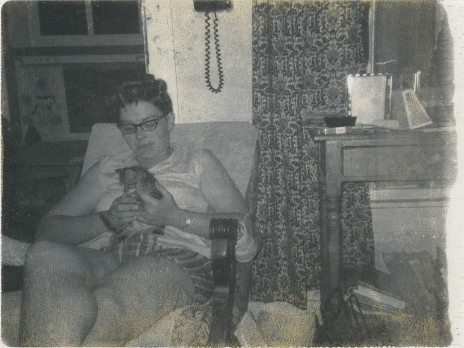 cat, Selma, IA, polaroid, history of Iowa, sitting, Iowa History, woman, Animals, Spilman, Jessie Cudworth, Iowa, Homes, correct date needed, curtain
