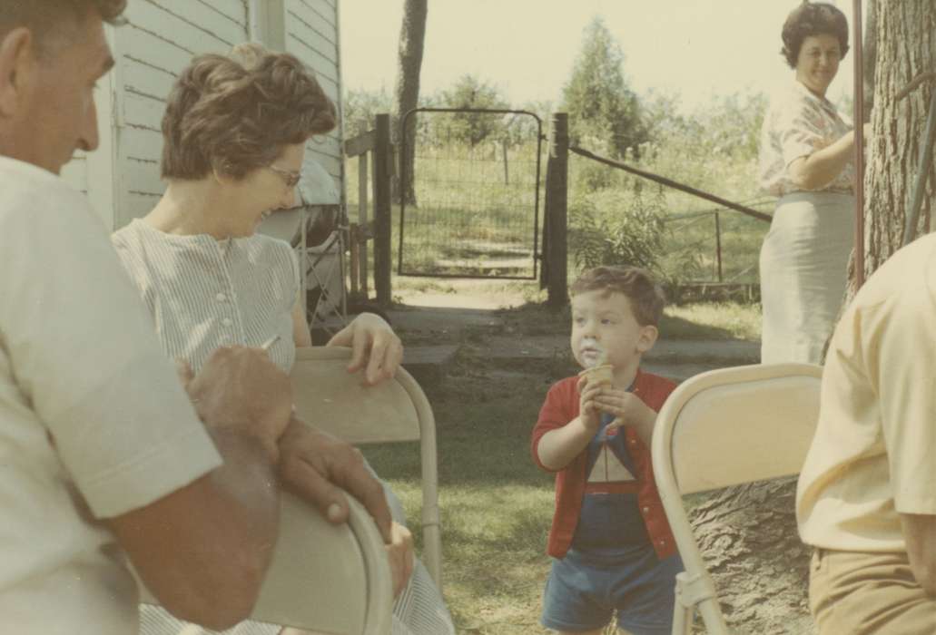 Whitfield, Carla & Richard, history of Iowa, Iowa History, Families, Parkersburg, IA, Iowa, Food and Meals, Children, Leisure, ice cream
