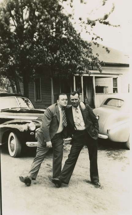 Portraits - Group, history of Iowa, Iowa History, IA, suits, Families, car, Kozak (Apgar ), Carol, Iowa