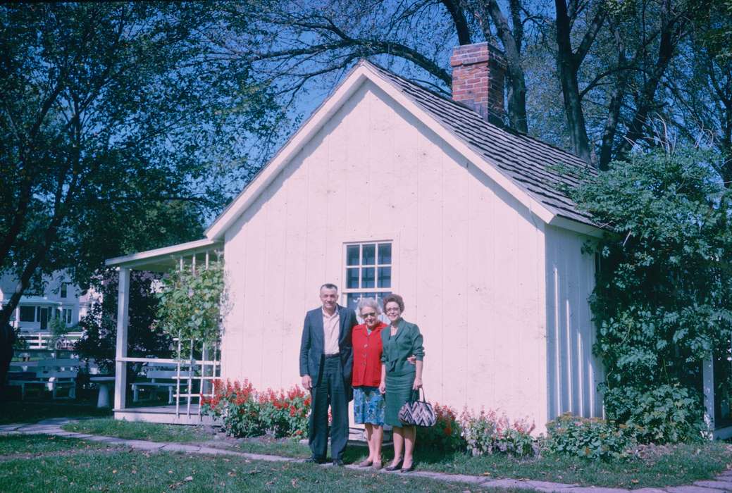 Portraits - Group, history of Iowa, Iowa History, Harken, Nichole, Iowa, Homes, garden