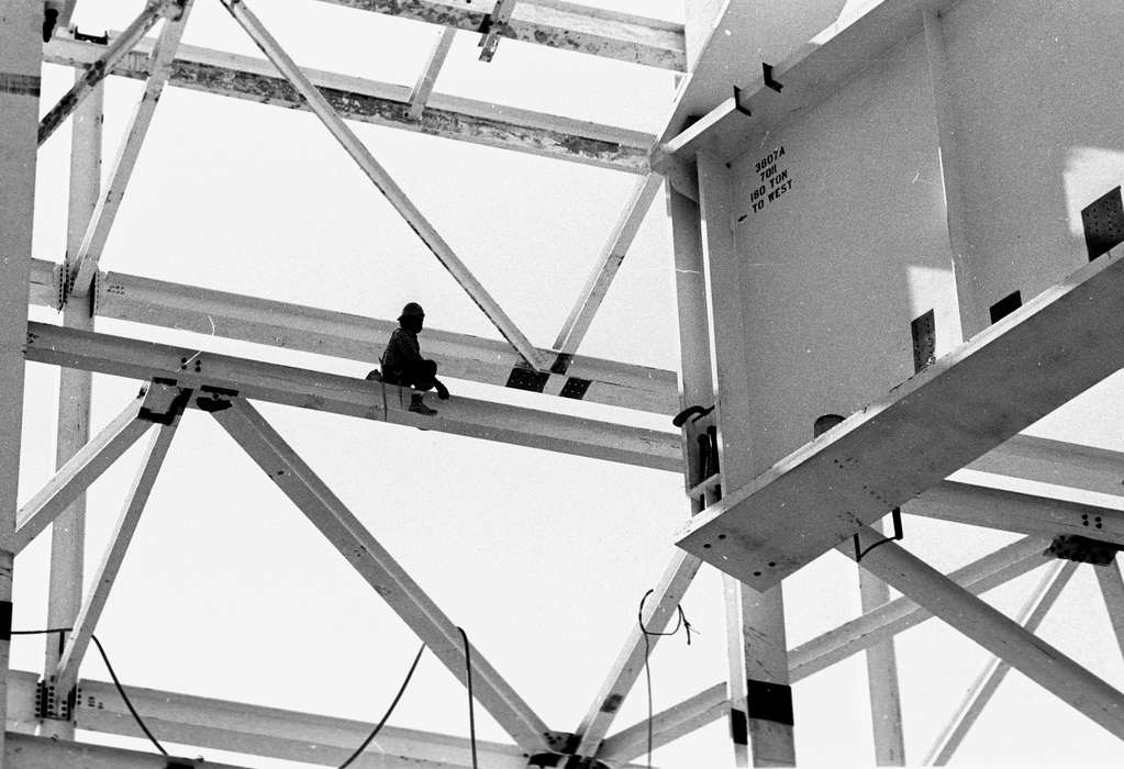 worker, history of Iowa, Iowa History, Ottumwa, IA, Businesses and Factories, Iowa, Lemberger, LeAnn, construction, construction crew, Labor and Occupations