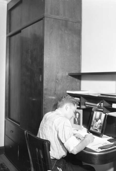 Cedar Falls, IA, history of Iowa, Iowa History, uni, iowa state teachers college, UNI Special Collections & University Archives, Iowa, desk, Schools and Education, picture, university of northern iowa