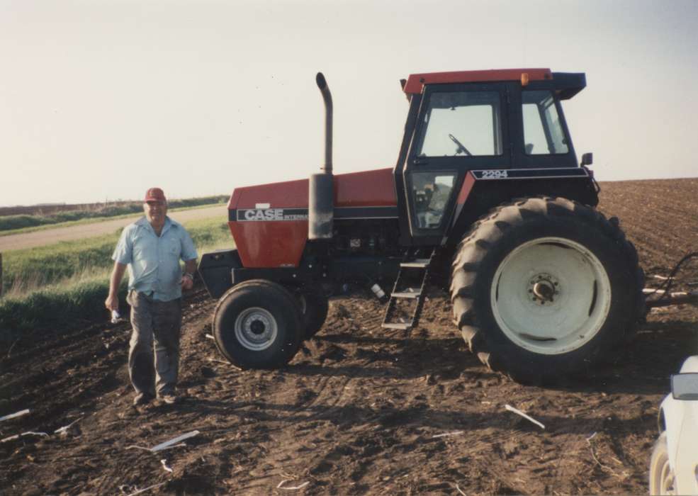 dirt, Iowa, case, Lonneman, Stacey, farmer, Ashton, IA, field, Farming Equipment, Farms, tractor, history of Iowa, Iowa History