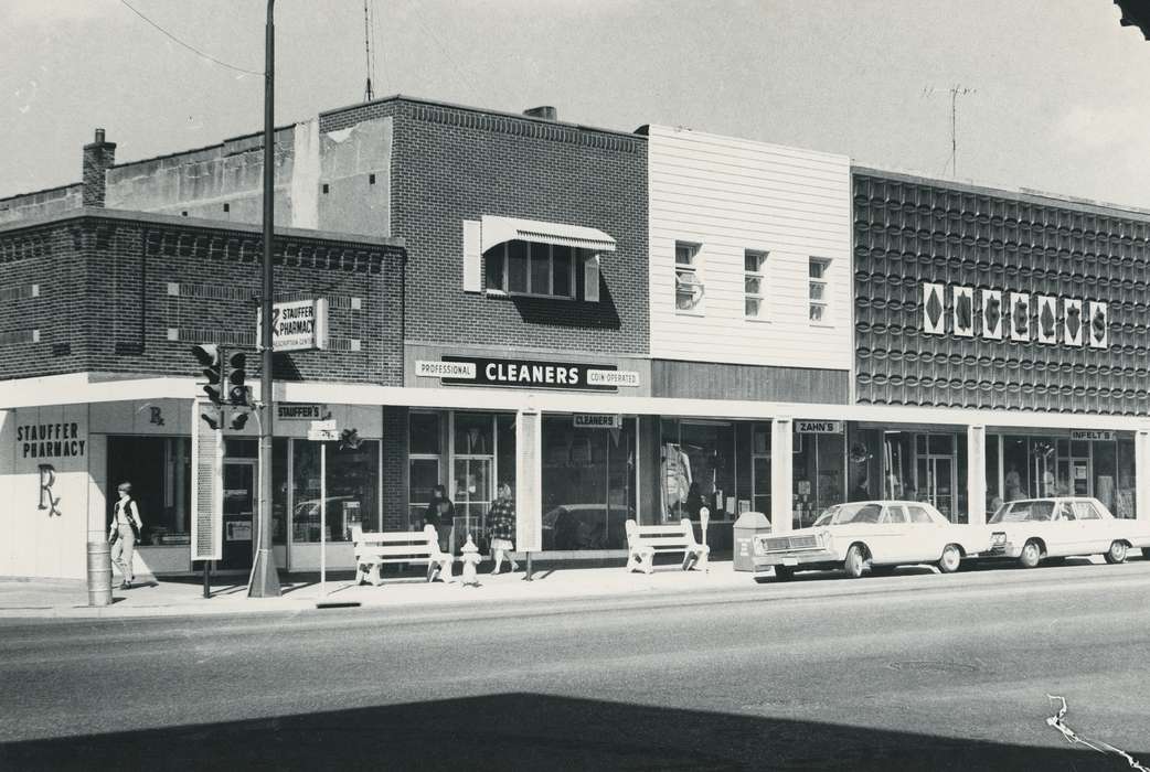 Main Streets & Town Squares, history of Iowa, Iowa History, Motorized Vehicles, Businesses and Factories, Waverly, IA, traffic light, Iowa, Cities and Towns, correct date needed, Waverly Public Library