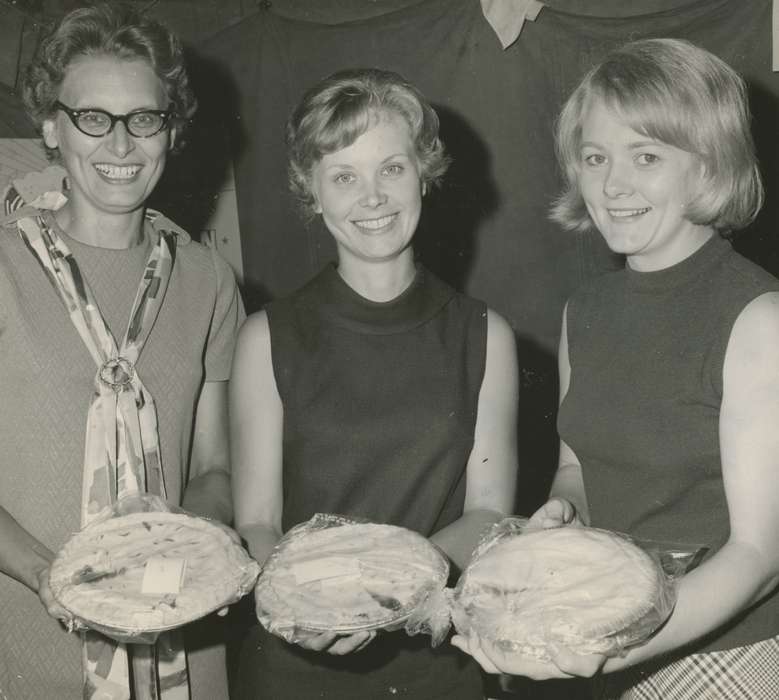 Portraits - Group, Stewart, Phyllis, Iowa, baking, Fairs and Festivals, Iowa History, Fort Dodge, IA, baked goods, pie, history of Iowa, glasses