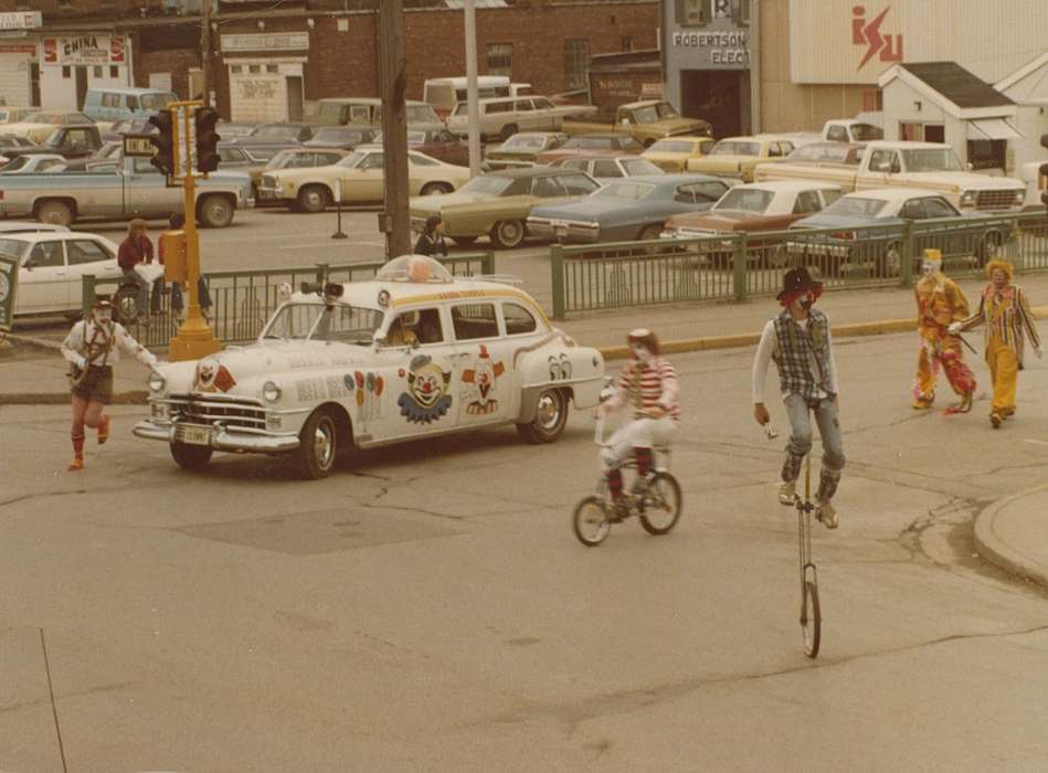 clowns, Main Streets & Town Squares, history of Iowa, Iowa History, Ottumwa, IA, Motorized Vehicles, car, Fairs and Festivals, unicycle, clown, Knospe, Mona, Iowa, Cities and Towns