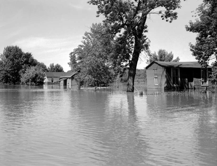 houses, Iowa, Homes, Lakes, Rivers, and Streams, Lemberger, LeAnn, Ottumwa, IA, history of Iowa, Floods, Iowa History