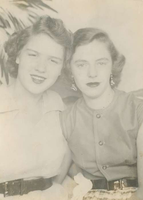Portraits - Group, backdrop, women, history of Iowa, Iowa History, smile, earrings, Spilman, Jessie Cudworth, eyes, blouse, belt, teeth, USA, lipstick, Iowa