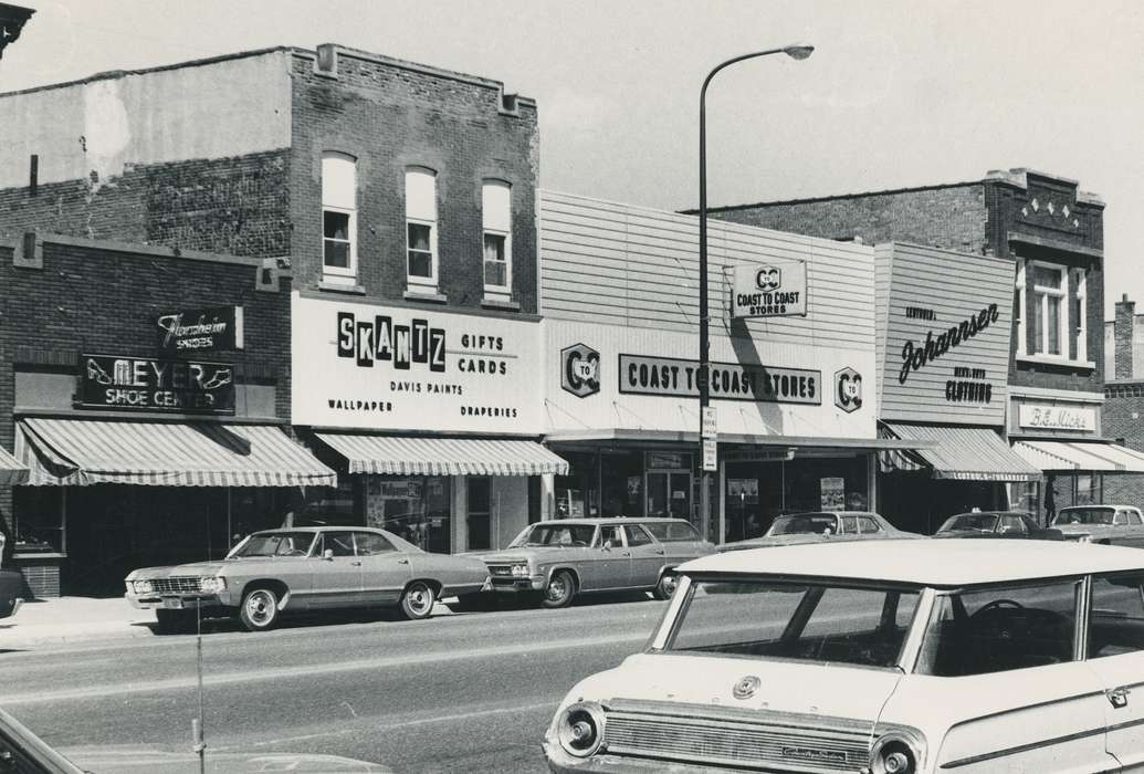 Cities and Towns, chevrolet, Motorized Vehicles, Iowa History, station wagon, Waverly Public Library, Iowa, history of Iowa, Businesses and Factories, gift shop, chevy, car, Waverly, IA, street light, Main Streets & Town Squares