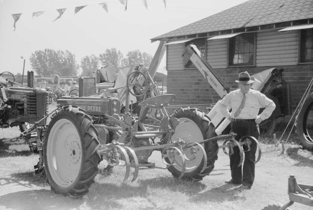 Farming Equipment, history of Iowa, Iowa History, Library of Congress, john deere, fedora, tie, tractor, Fairs and Festivals, man, Iowa, hat