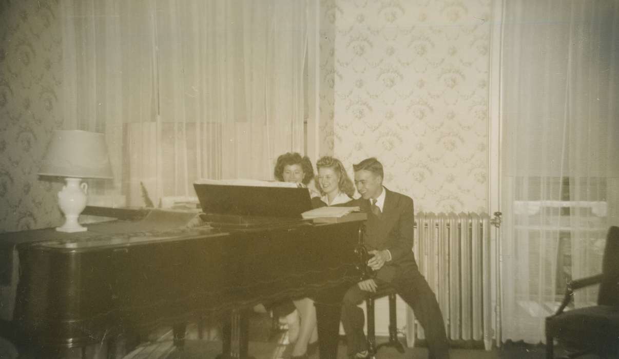music, Iowa History, Entertainment, Iowa, piano, history of Iowa, Palczewski, Catherine, lamp, IA