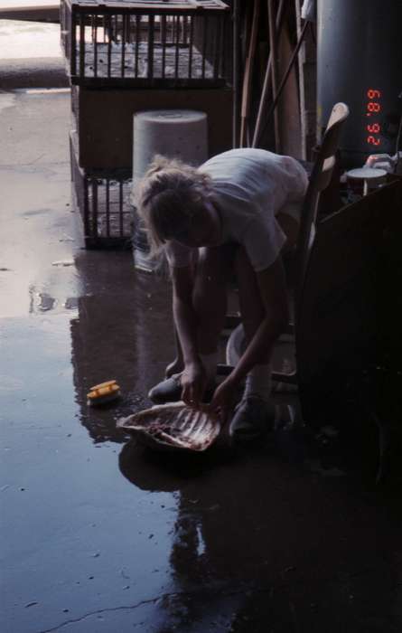 cleaning fish, Grassi, Connie, Animals, Iowa History, Iowa, Anamosa, IA, shell, history of Iowa, Children, cage