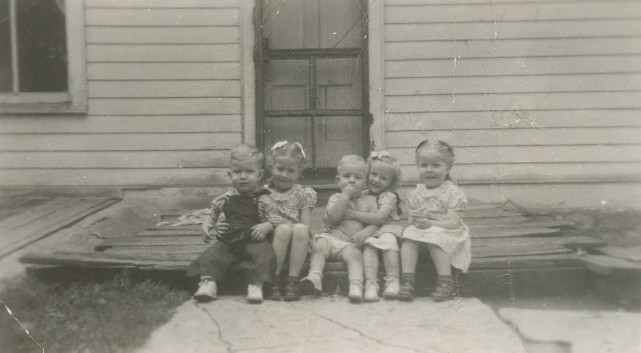 Portraits - Group, baby, Iowa, Holland, John, Pella, IA, Families, Children, toddler, door, history of Iowa, Iowa History