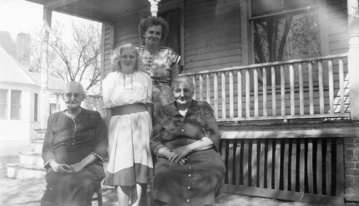 Portraits - Group, front porch, Iowa, Cedar Falls, IA, Walker, Erik, history of Iowa, Iowa History