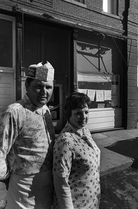 Businesses and Factories, Portraits - Group, hat, storefront, Cities and Towns, Iowa History, Iowa, Lemberger, LeAnn, Labor and Occupations, Cincinnati, IA, history of Iowa