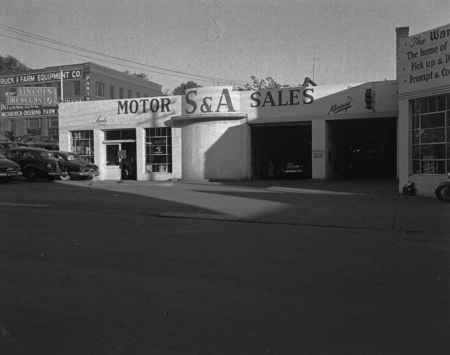 Businesses and Factories, car, Iowa History, Iowa, Motorized Vehicles, parking lot, Lemberger, LeAnn, car dealership, Ottumwa, IA, stucco, history of Iowa