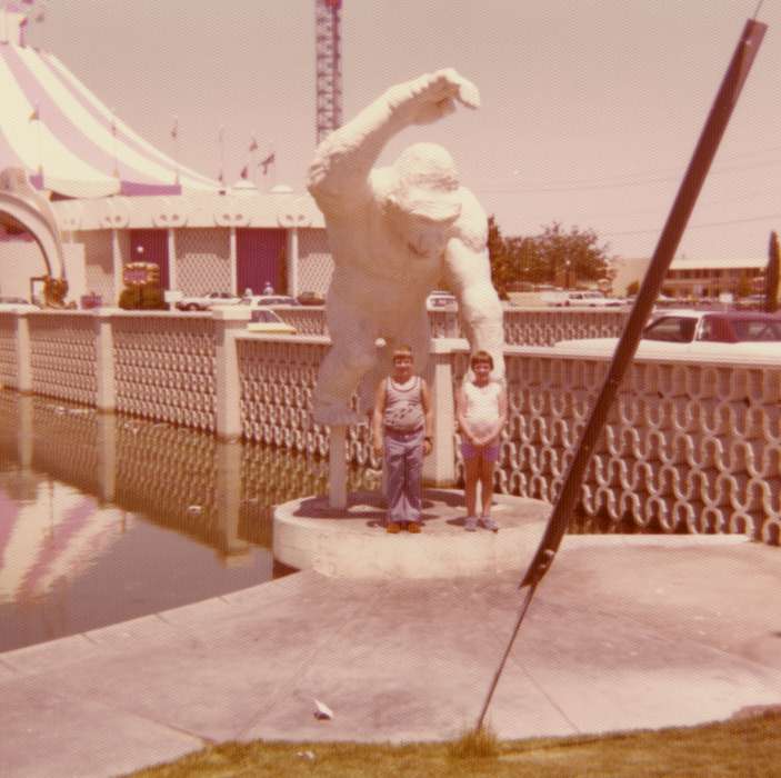 Portraits - Group, Travel, statue, history of Iowa, Iowa History, Pratt, Marsha, Iowa, Las Vegas, NV, Children