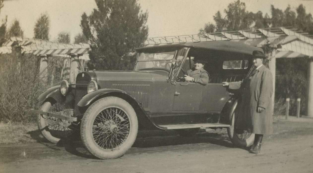 Portraits - Group, Iowa Falls, IA, car, Iowa History, Mortenson, Jill, Iowa, Motorized Vehicles, history of Iowa