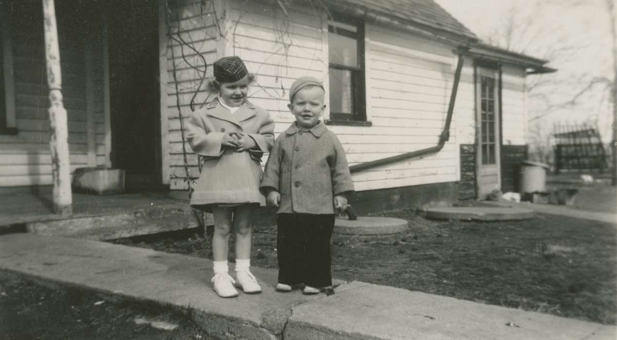 Portraits - Group, history of Iowa, Iowa History, Families, Tracy, IA, Holland, John, Iowa, Children