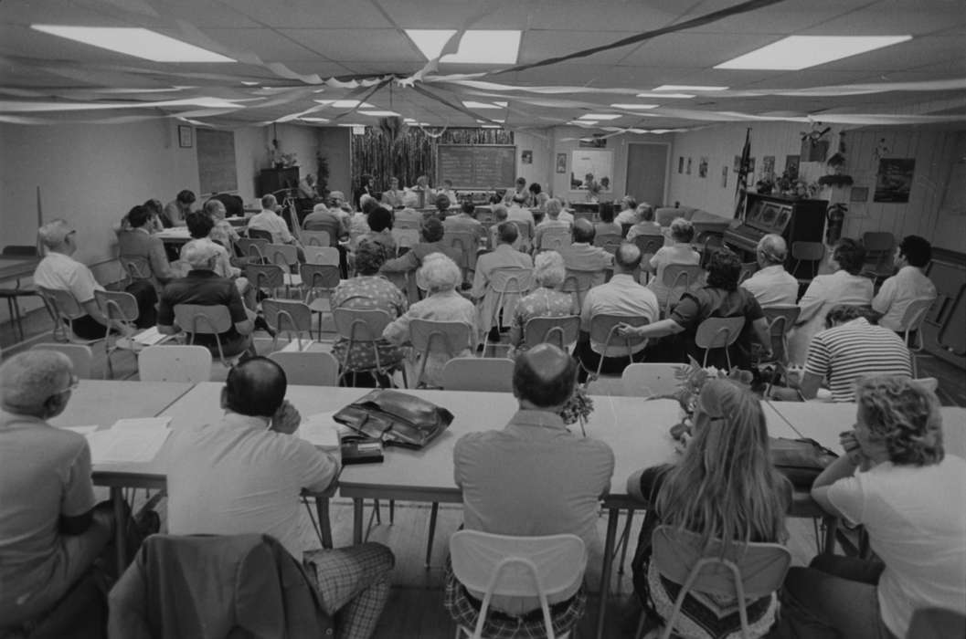 politician, Iowa History, Ottumwa, IA, history of Iowa, Civic Engagement, crowd, chair, senator, Iowa, piano, Lemberger, LeAnn, speech