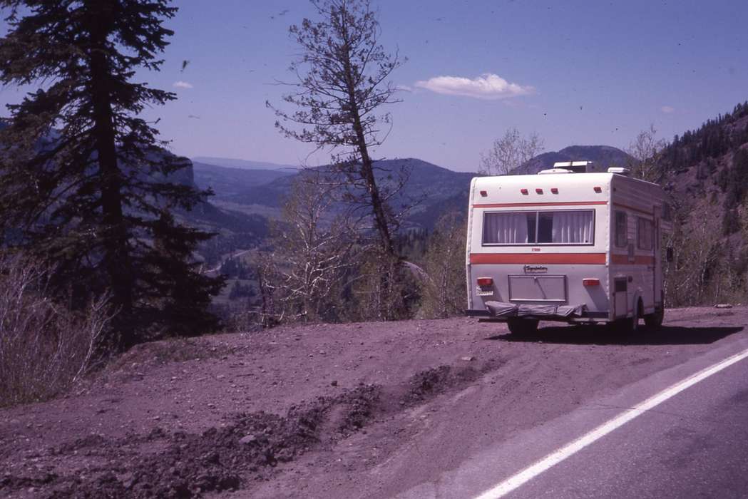 Travel, history of Iowa, Iowa History, Motorized Vehicles, camper, Iowa, Zischke, Ward, Landscapes, USA