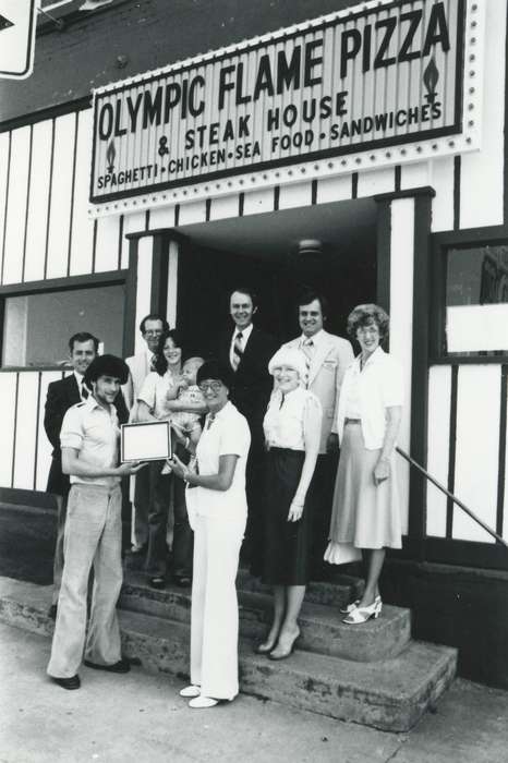 storefront, men, Waverly Public Library, group photo, restaurant, Portraits - Group, Iowa, history of Iowa, Iowa History, Businesses and Factories, women