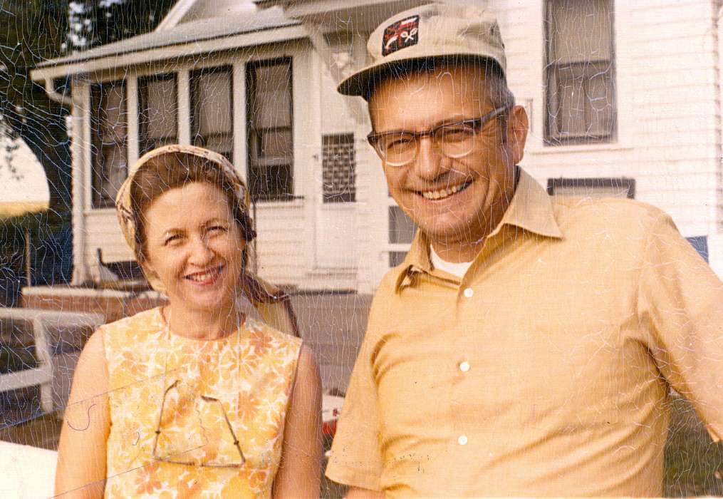 Portraits - Group, Iowa, couple, Lake, George, smile, Independence, IA, kerchief, history of Iowa, Iowa History