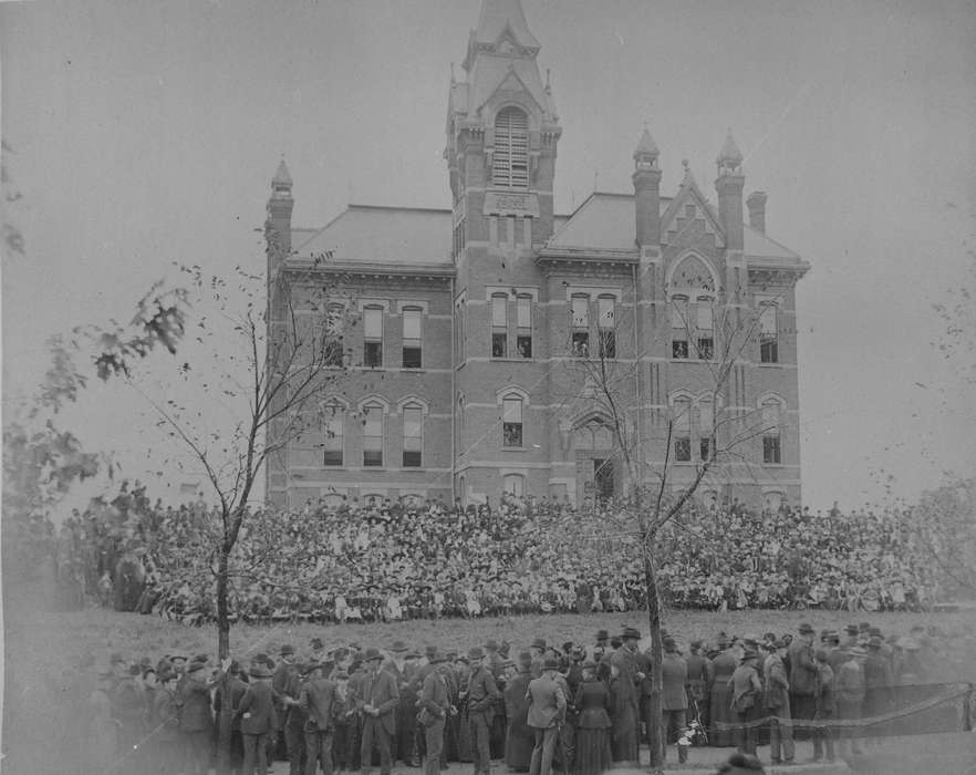 Iowa, Schools and Education, crowd, Lemberger, LeAnn, Cities and Towns, Ottumwa, IA, history of Iowa, elementary school, Iowa History