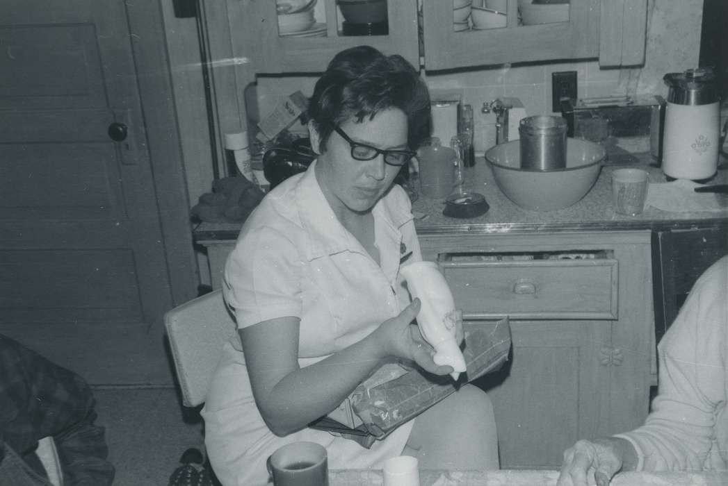 history of Iowa, kitchen, Iowa History, woman, gift, Holidays, glasses, Spilman, Jessie Cudworth, Iowa, Homes, USA