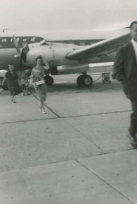 airport, Travel, history of Iowa, airfield, IA, Iowa History, Fink-Bowman, Janna, Motorized Vehicles, united airlines, airplane, passenger, Iowa