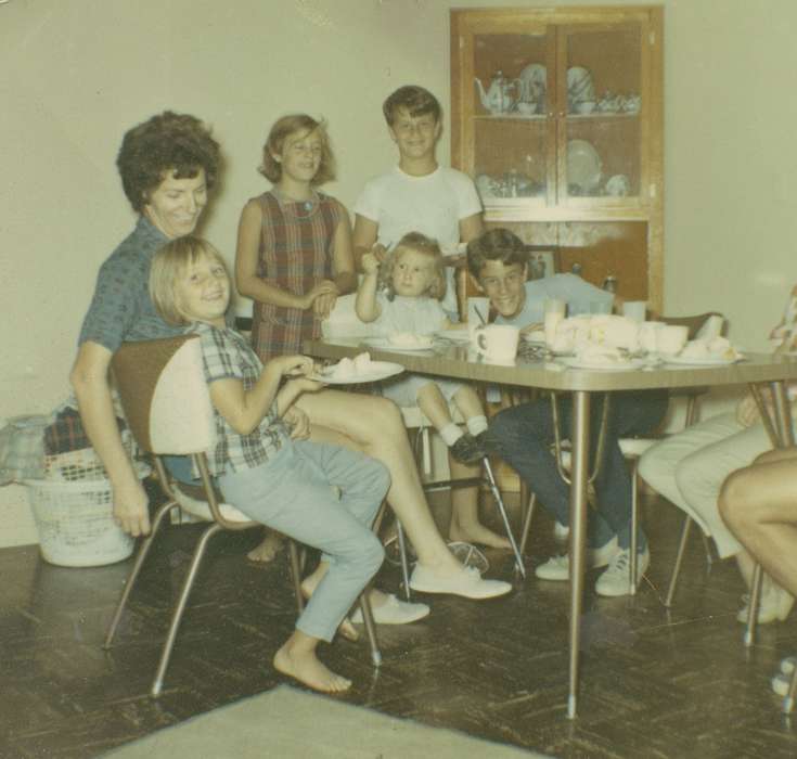 Iowa, kitchen, Families, Children, Homes, Maddy, Jodi, history of Iowa, Agency, IA, birthday, Iowa History