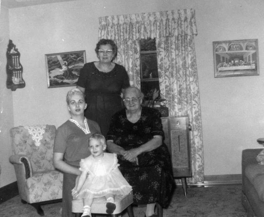 Cedar Falls, IA, history of Iowa, Iowa History, Families, chair, Walker, Erik, Iowa, living room, Homes