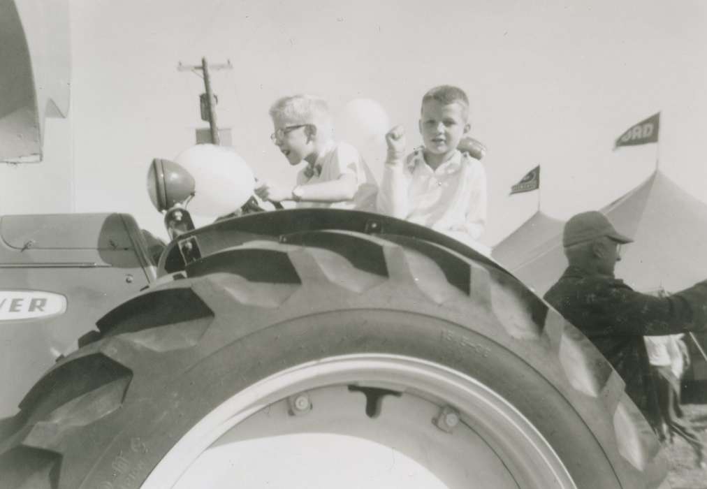 tractor, Iowa History, Iowa, Motorized Vehicles, Marion, IA, Manley, Dennis, Children, Fairs and Festivals, history of Iowa