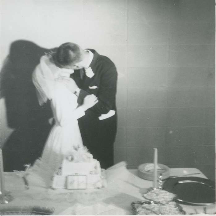 groom, cake, wedding dress, bride, Iowa History, Iowa, history of Iowa, Council Bluffs, IA, Ring, Jana, Weddings, kiss