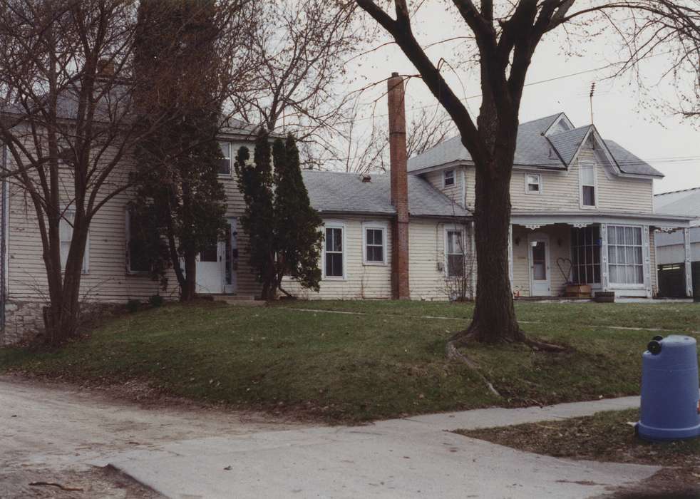 history of Iowa, Iowa History, front yard, old house, Iowa, Cities and Towns, chimney, Homes, house, Waverly Public Library